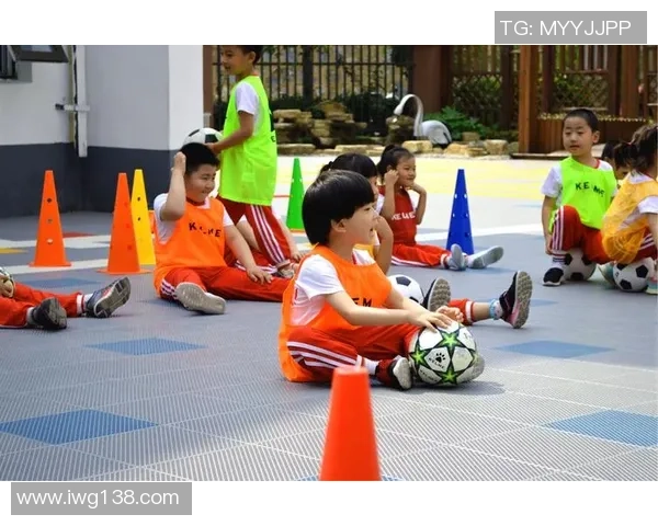 宝宝快乐踢足球培养运动兴趣助力健康成长的亲子活动 宝宝快乐踢足球培养运动兴趣助力健康成长的亲子活动